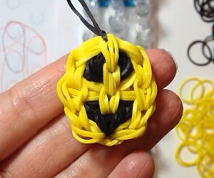 Smiley Face Loom Charm Tutorial 