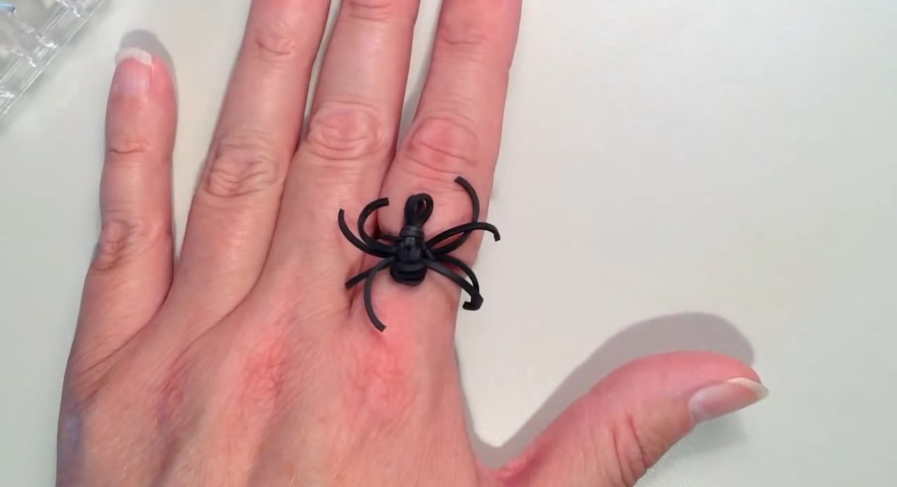 Scary Spider Loom Ring Tutorial