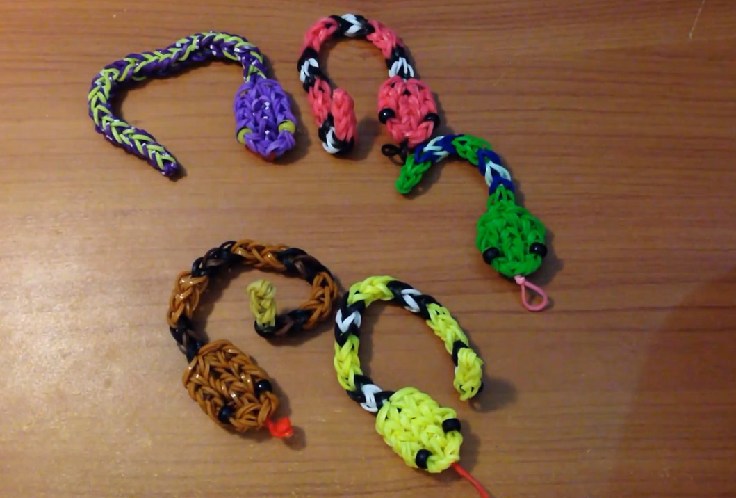 Rattle Snake Charm Loom Tutorial