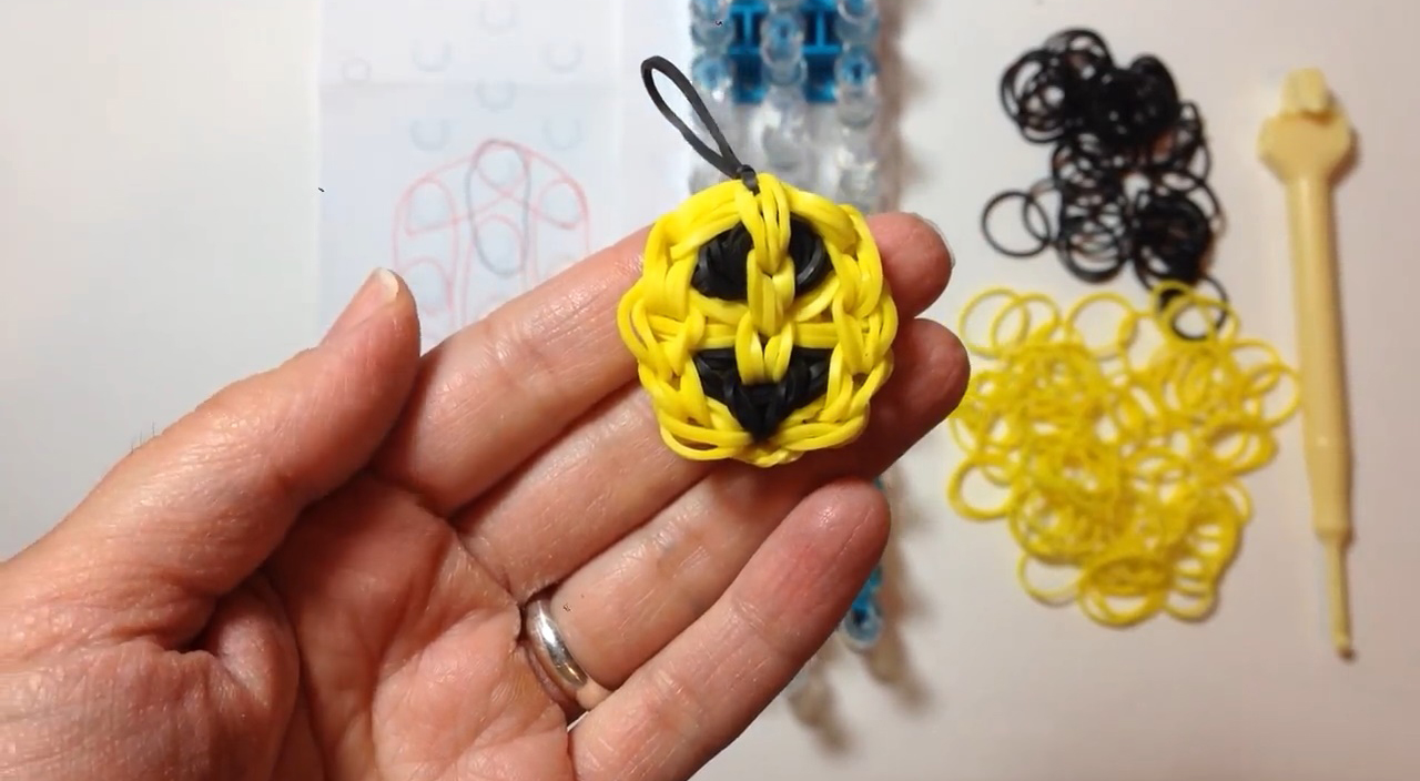 Smiley Face Loom Charm Tutorial